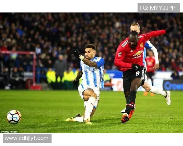 英超球队曼联逆转胜狼队，卢卡库梅开二度大放异彩