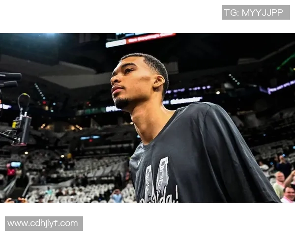 文班亚马新秀赛季表现惊艳场均20分10篮板3盖帽领跑联盟新秀榜 文班亚马新秀赛季表现惊艳场均20分10篮板3盖帽领跑联盟新秀榜